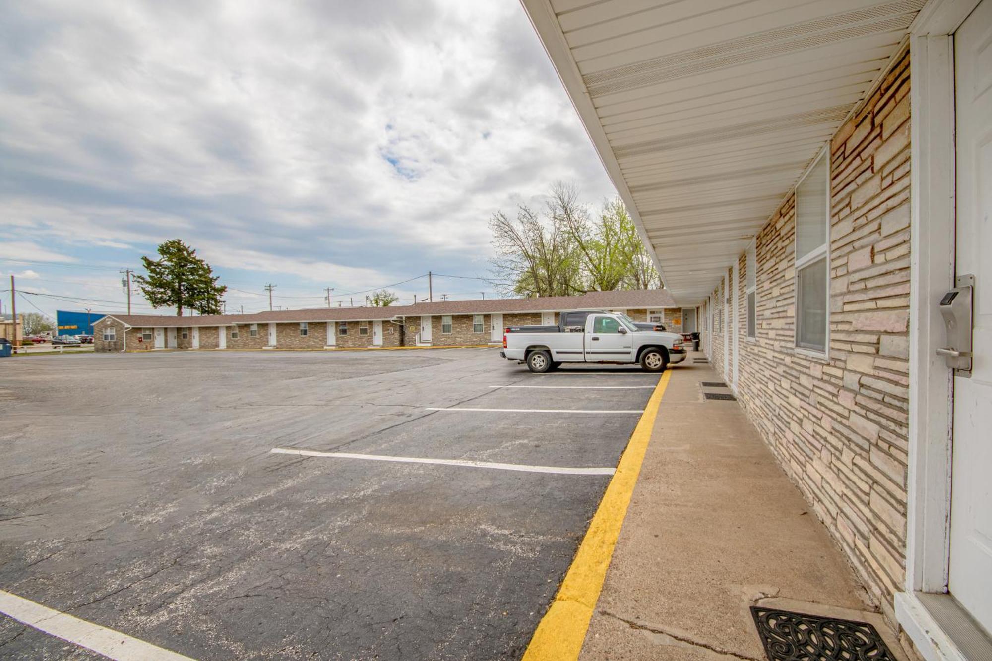Oyo Travelier Motel Macon Buitenkant foto
